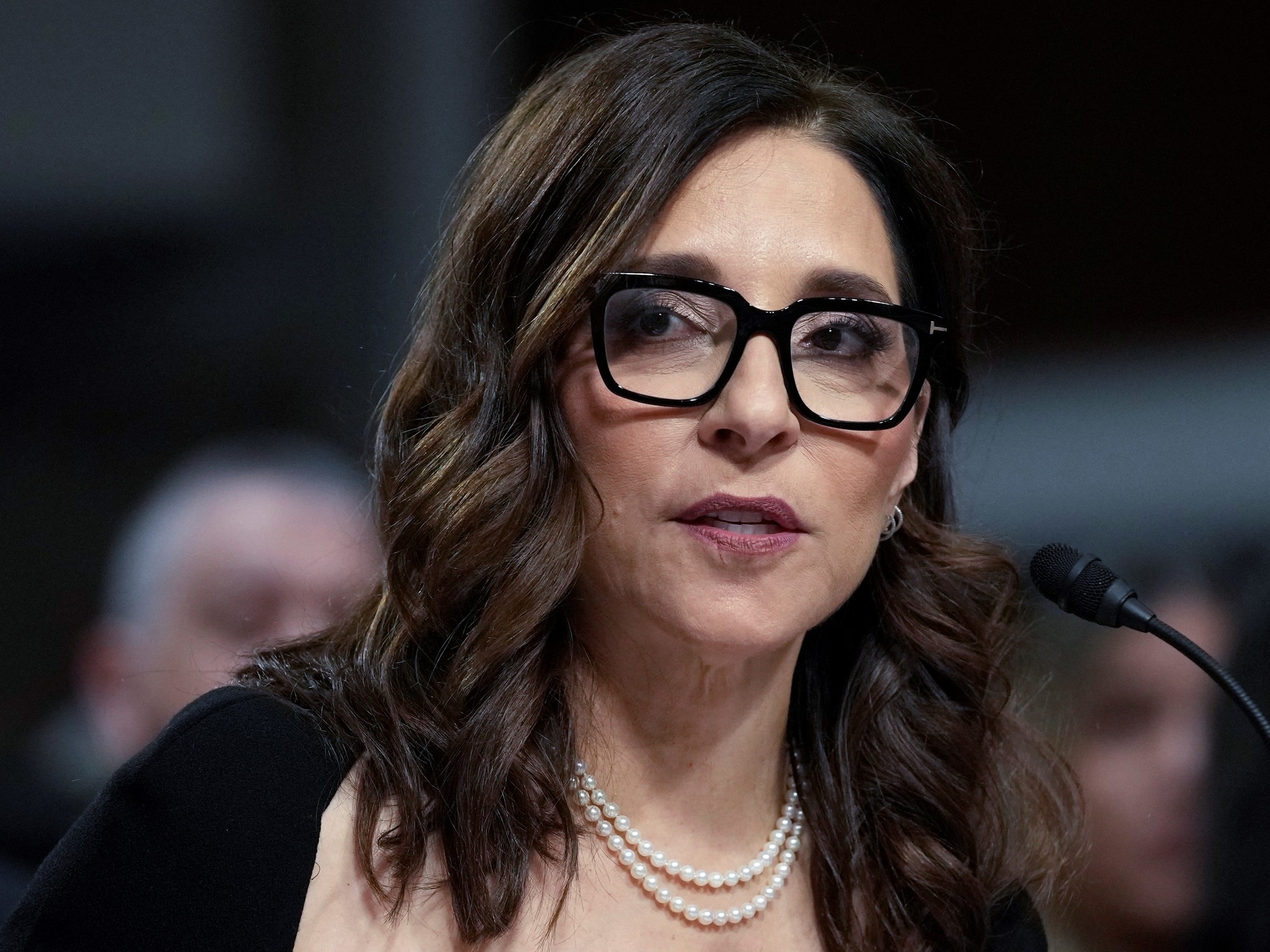 Il CEO di X si dimette tra le polemiche sui messaggi antisemiti dell'intelligenza artificiale di Elon Musk
