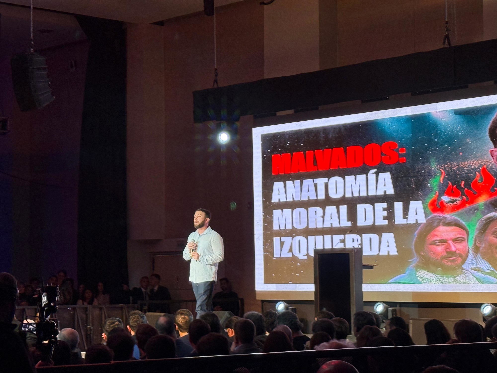 Kulisy Right Fest: buty libertariańskie, ostra krytyka dziennikarzy i antywoke’owe gadżety
