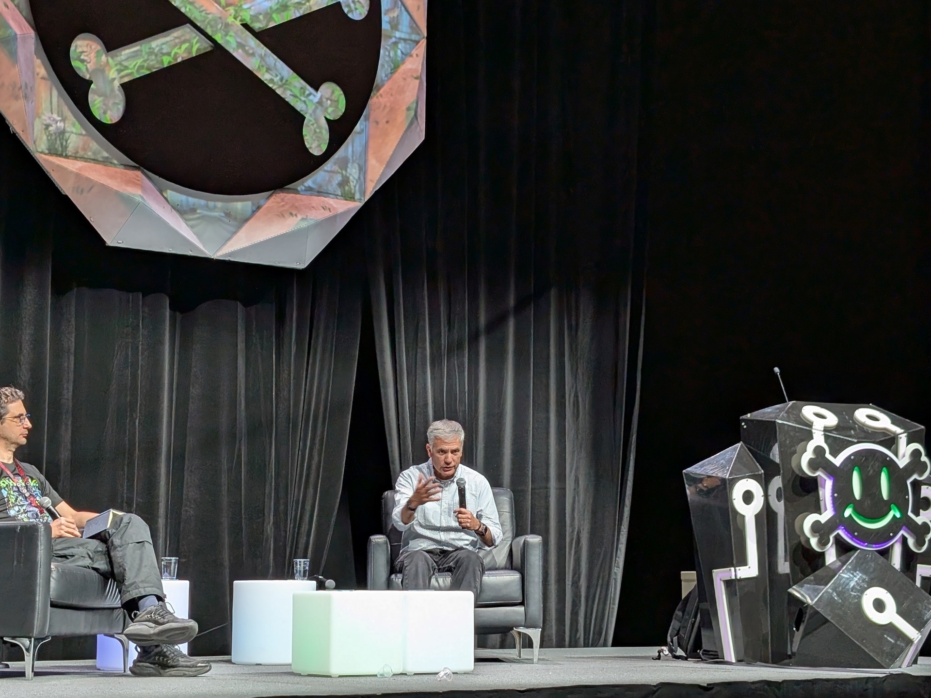Il DEF CON 33 si è aperto con un appello a democratizzare Internet e a difendere l'open source.