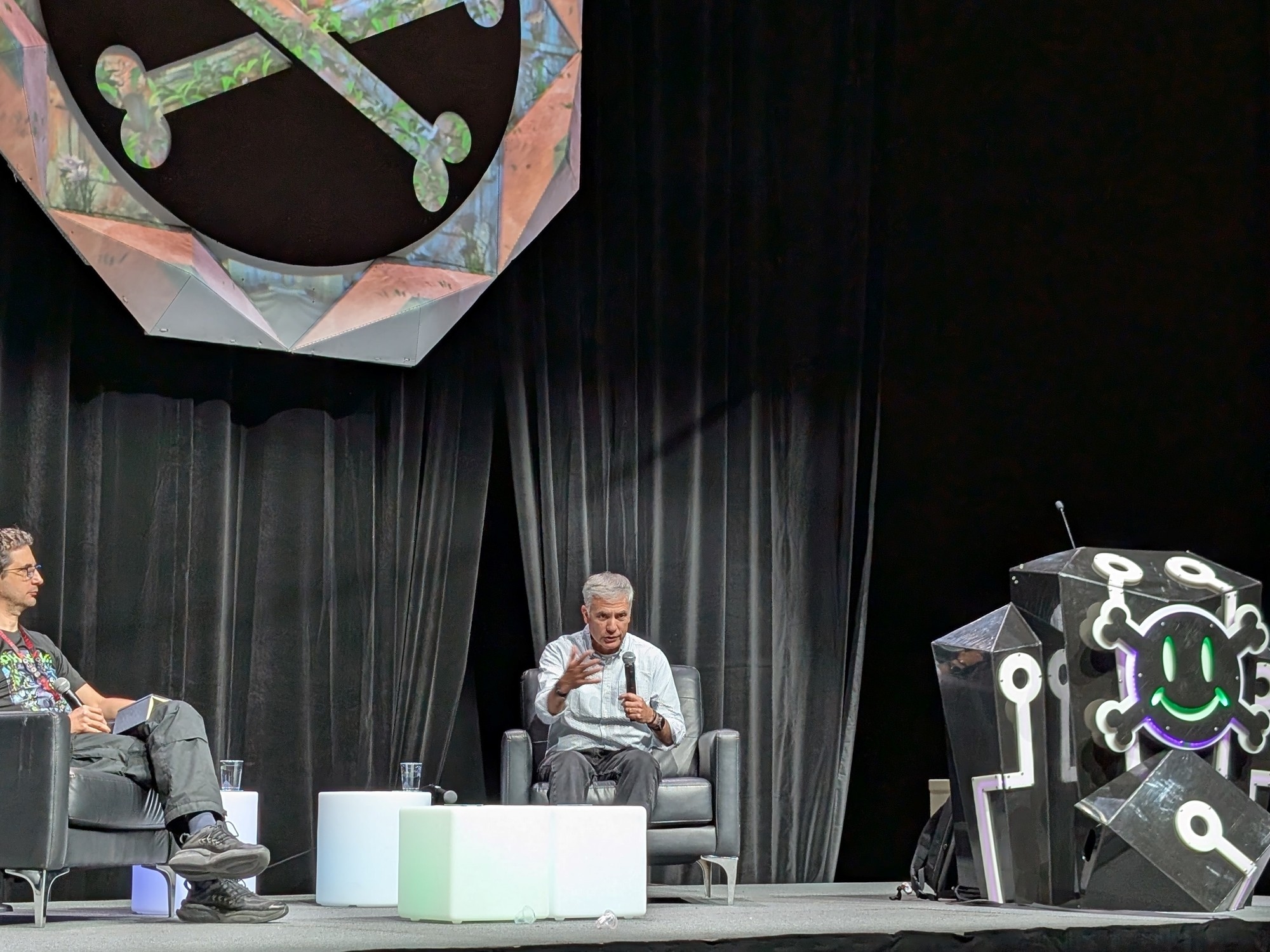 Il DEF CON 33 si è aperto con un appello a democratizzare Internet e a difendere l'open source.