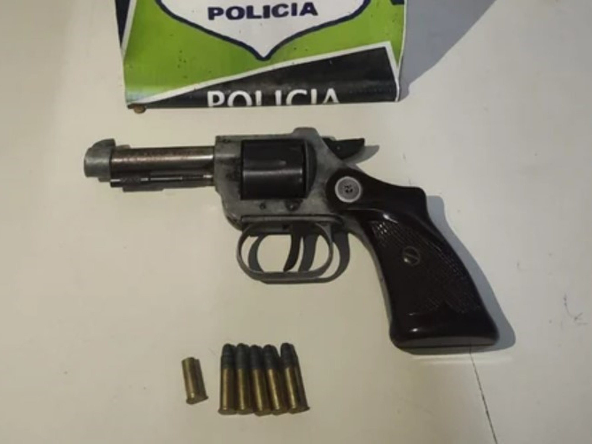 Um homem de 88 anos impediu dois ladrões de roubar sua casa atirando neles.