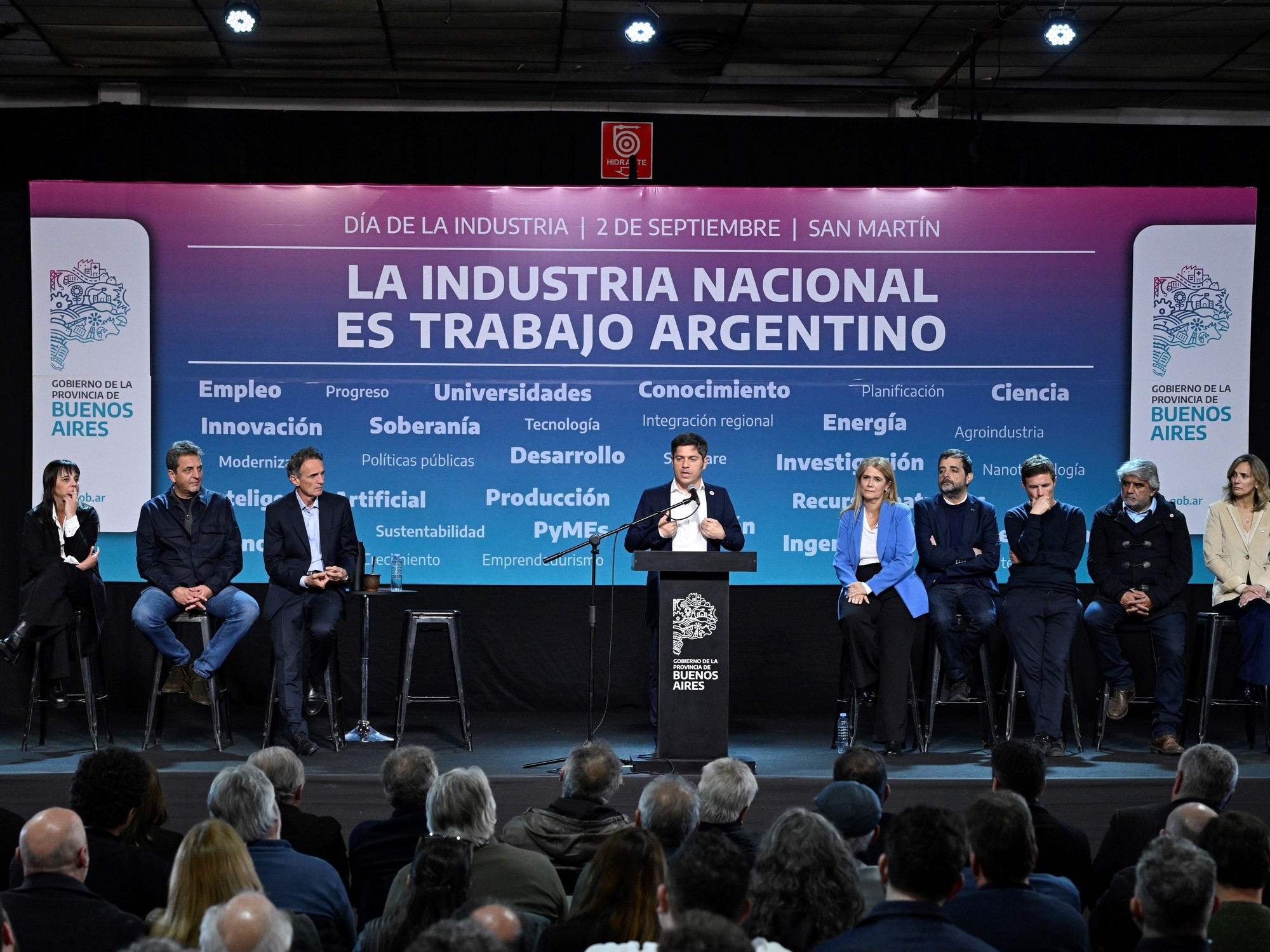Kicillof chamou dois economistas do partido de Milei de "inúteis" e rejeitou a ideia de que uma vitória do PJ geraria mais instabilidade.