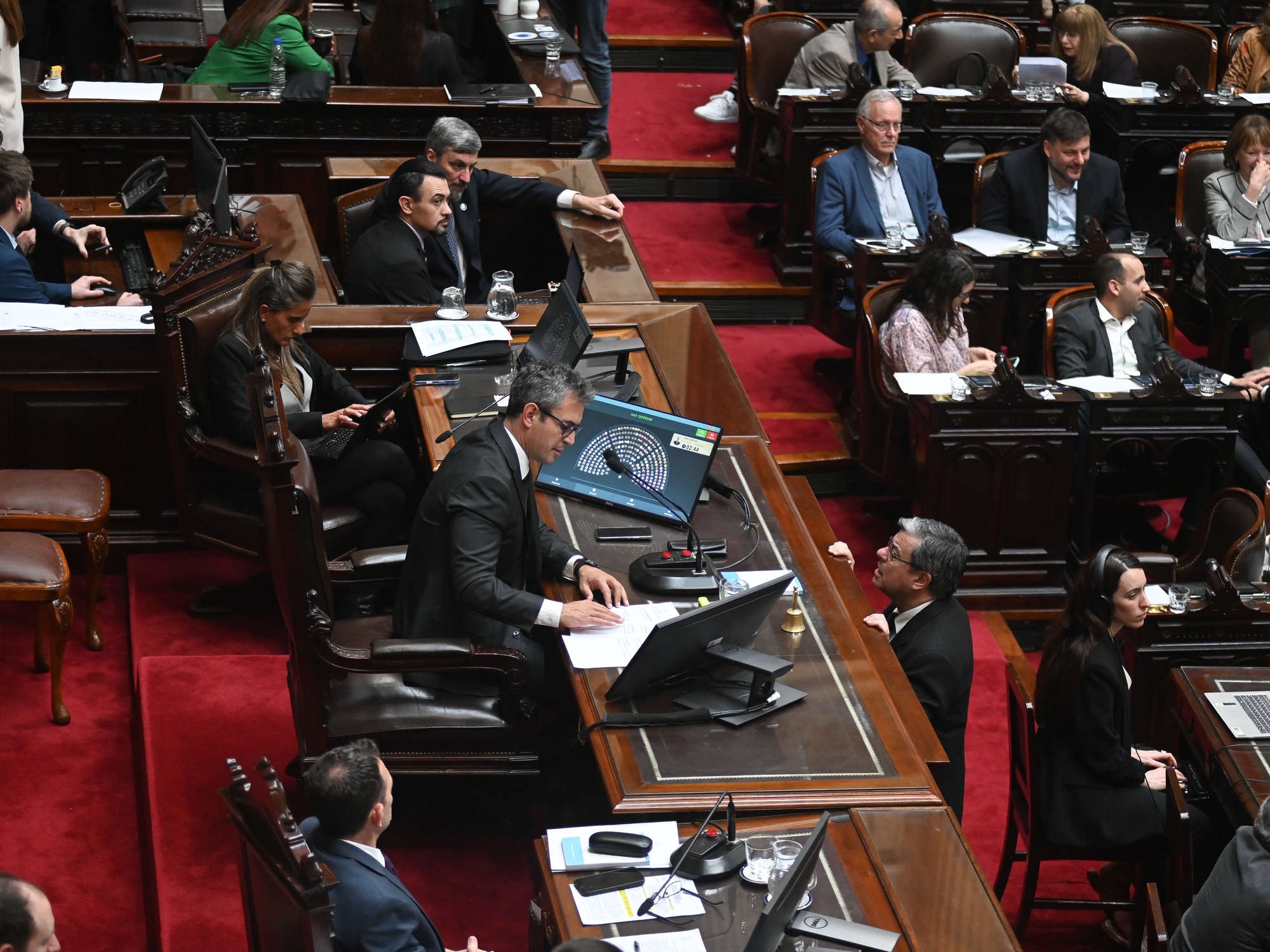 Rząd zbiera głosy i z entuzjazmem opowiada się za utrzymaniem weta wobec ustawy ATN w Izbie Deputowanych.