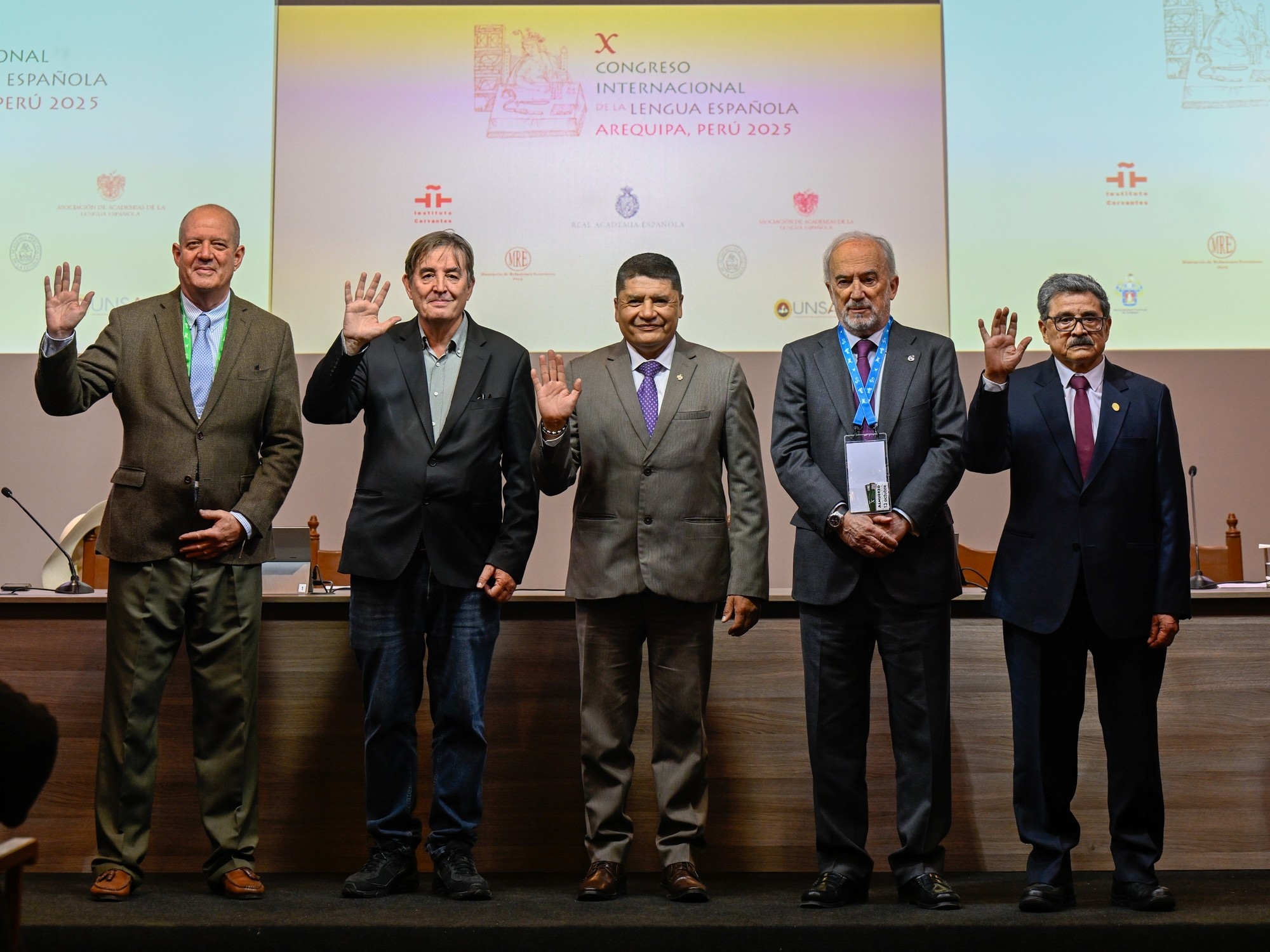 Continuam os confrontos entre os dirigentes da RAE e do Instituto Cervantes no X Congresso da Língua Espanhola.