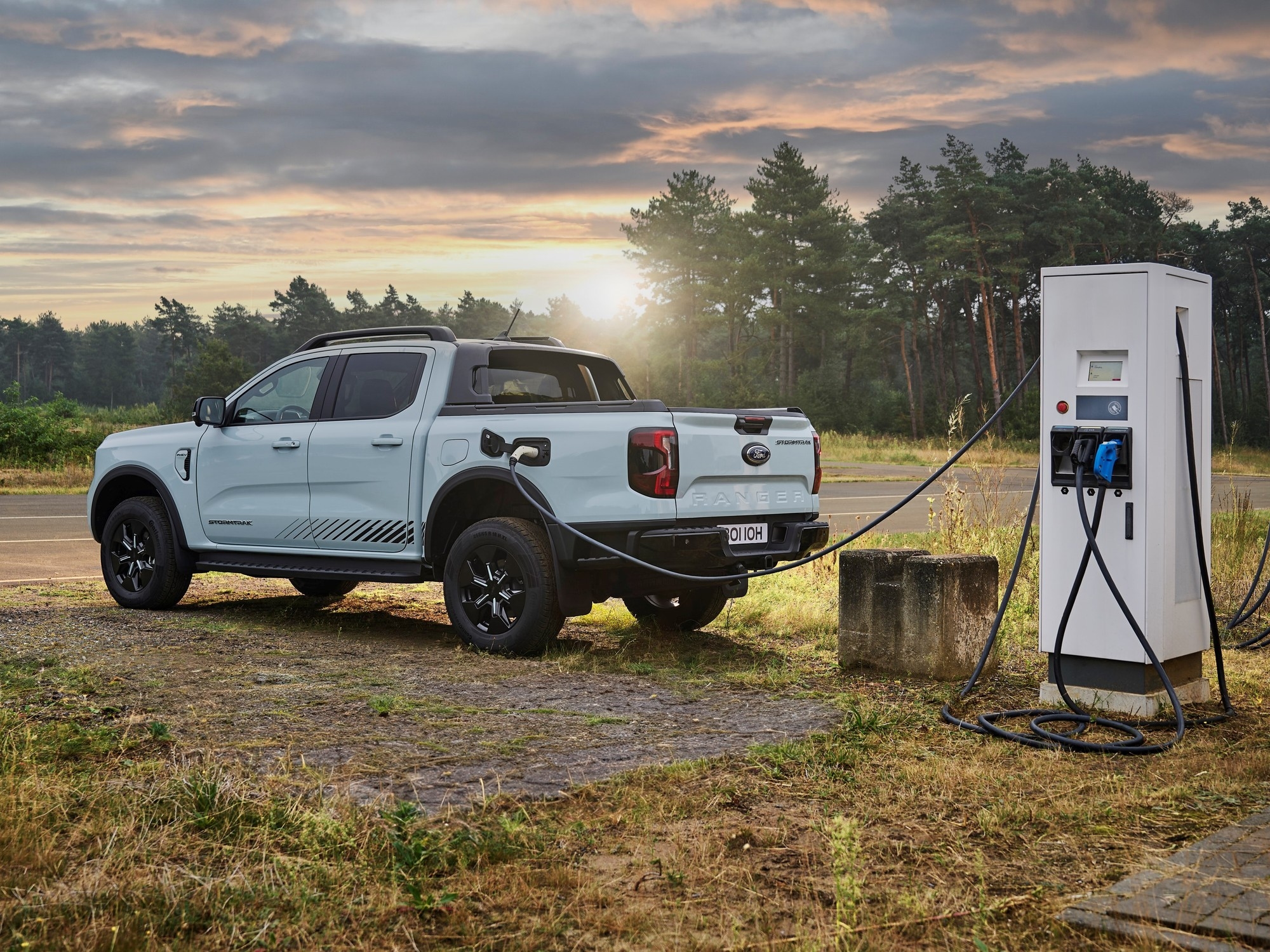 Yeni Ford Ranger hibrit: Ülkede üretilecek yeni plug-in kamyonet nasıl olacak?