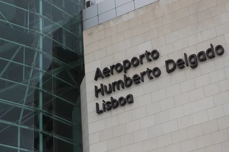 Greve na Menzies provoca atrasos e 19 voos cancelados no aeroporto de Lisboa