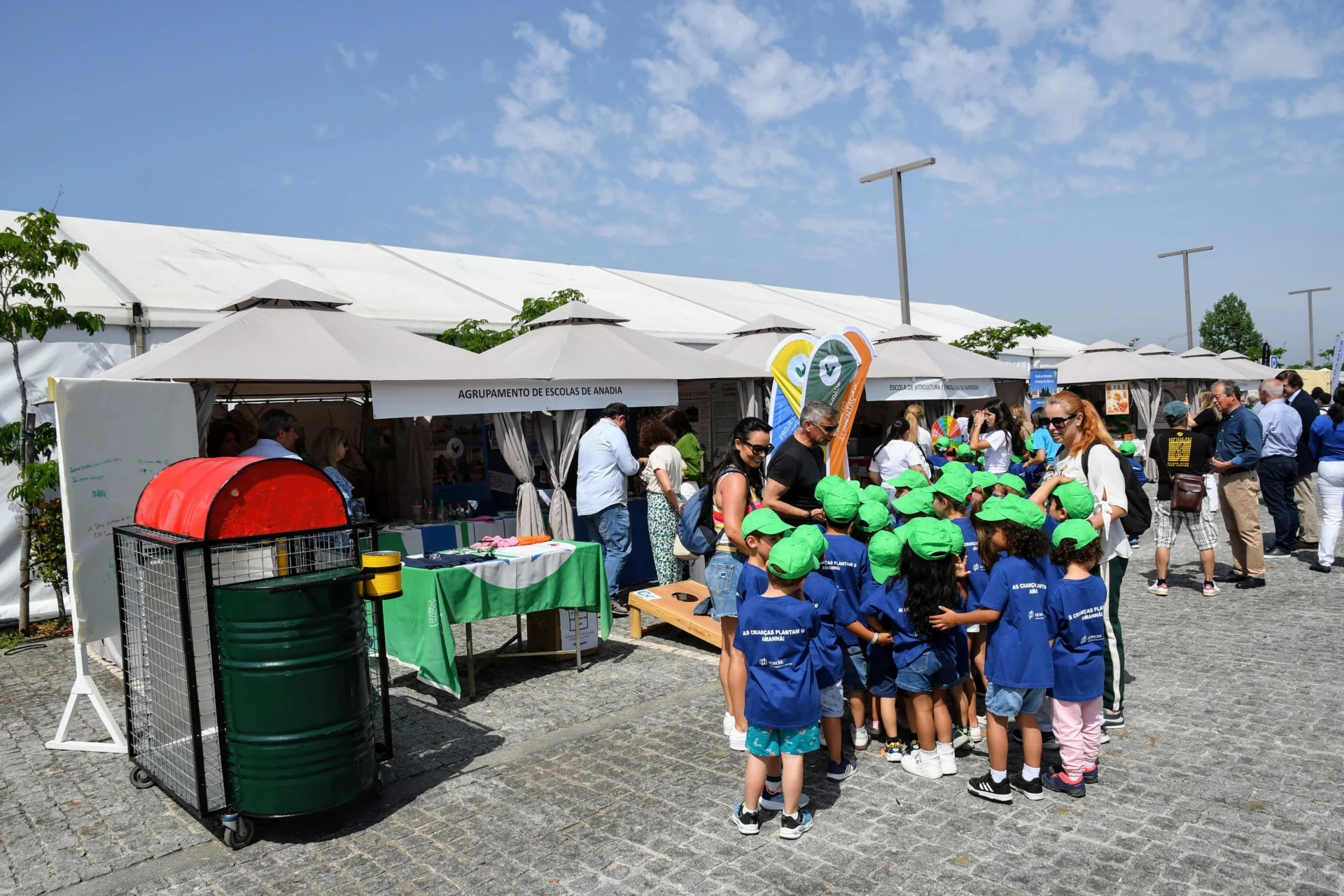 Feira sensibiliza e é montra de projetos