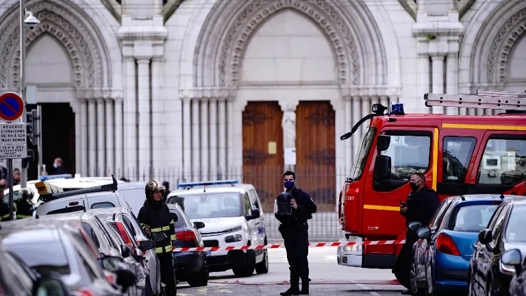 Prisão perpétua para homem que matou três pessoas na basílica de Nice