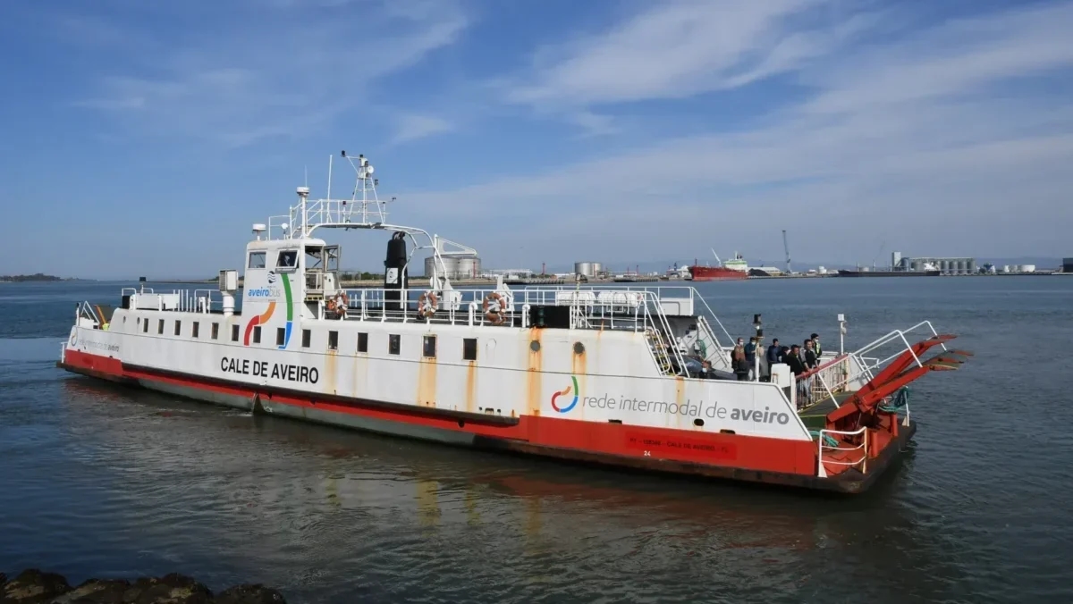 Verkoop van 'veerboot' voor slachting in Aveiro zonder belanghebbende partijen