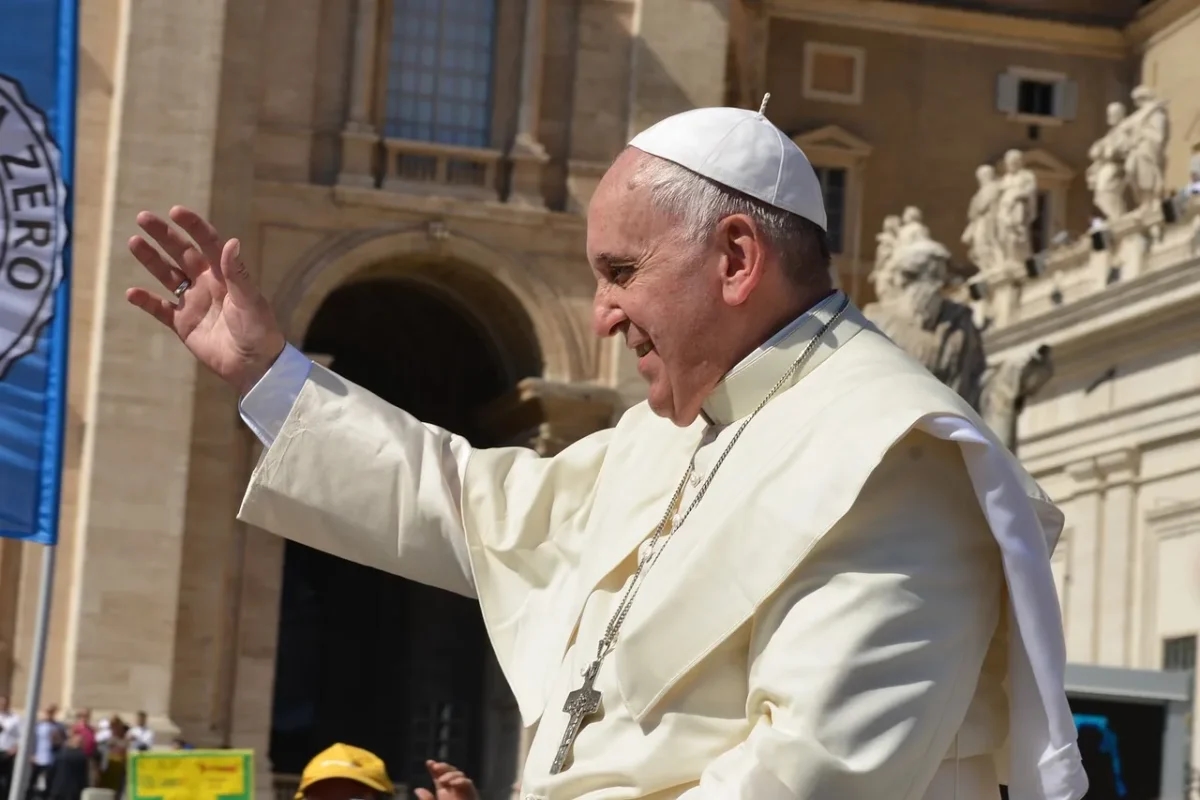 La salute del Papa mostra un leggero miglioramento