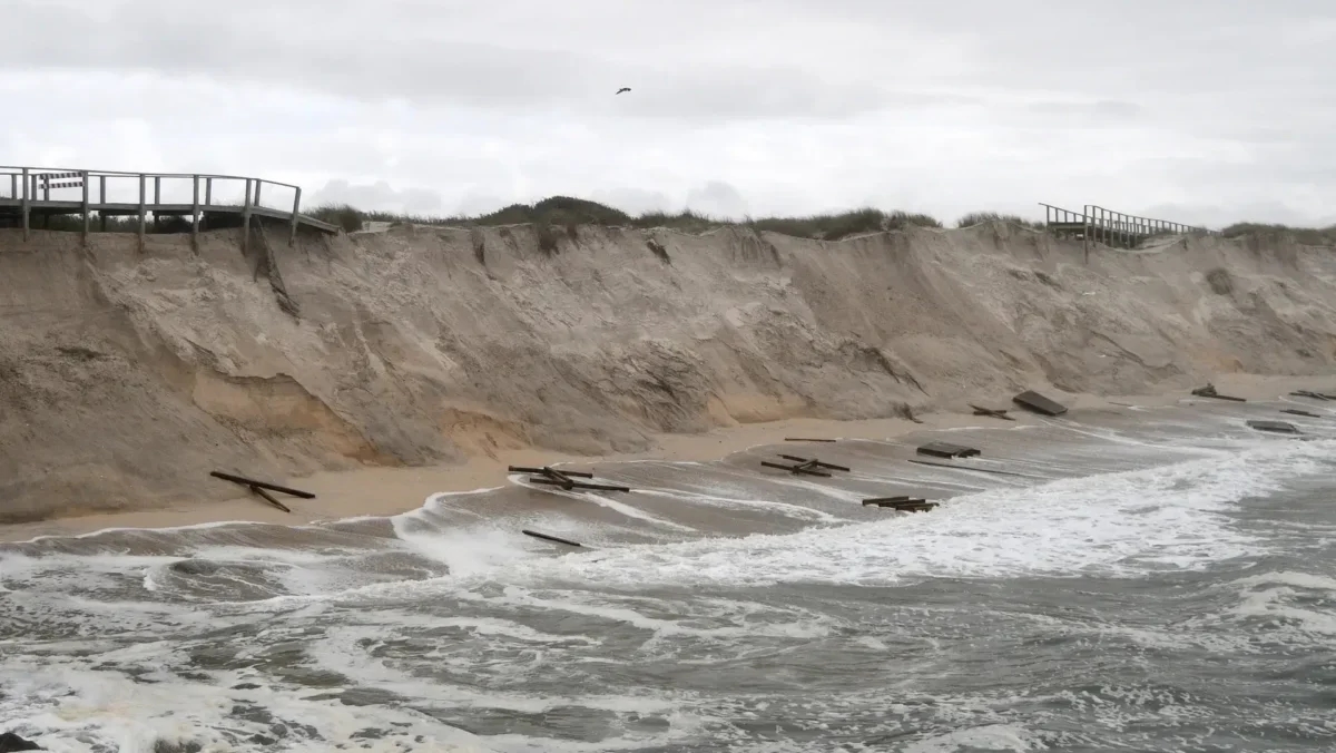 Zee verwoest deel van de wandelpaden tussen Barra en Costa Nova