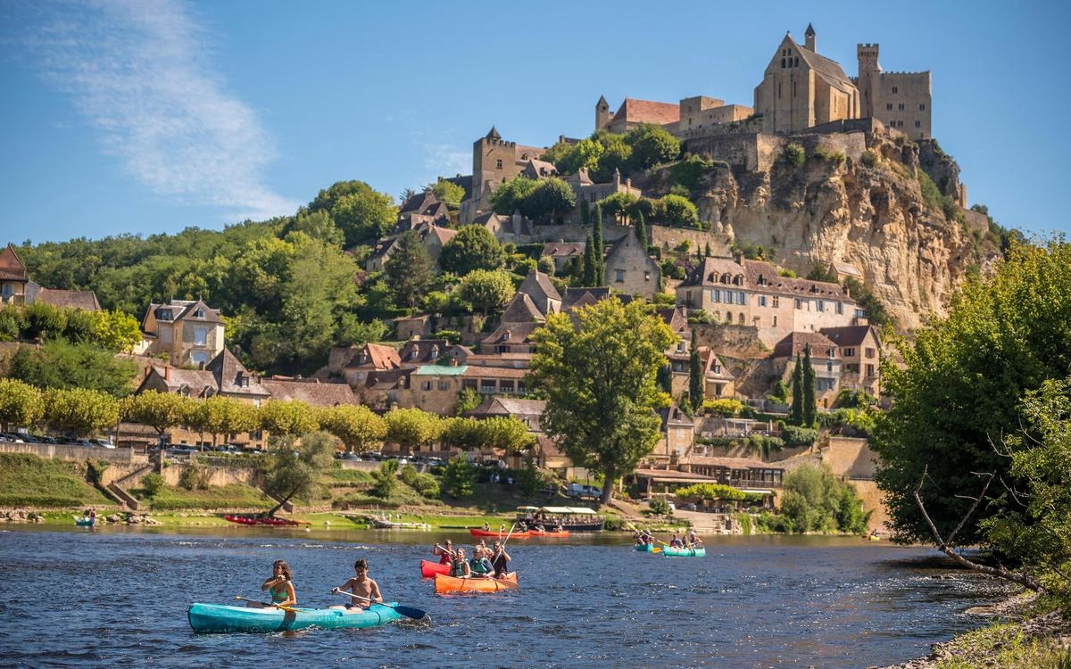 Dordogne'da köpeğini kurtarmaya çalışan kadın boğulmaktan kurtarıldı