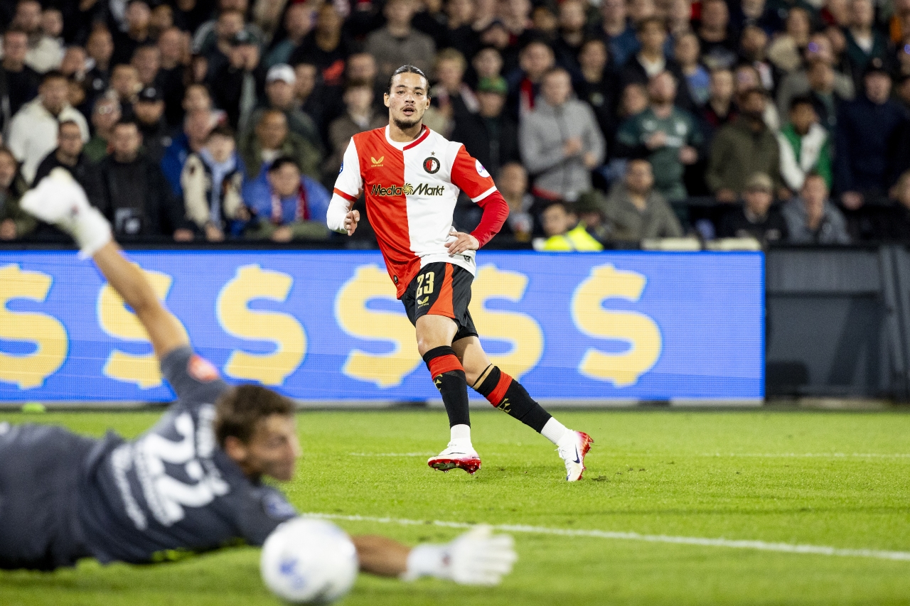 Feyenoord verteidigt mit einem nervenstarken Sieg in Heerenveen die Tabellenspitze