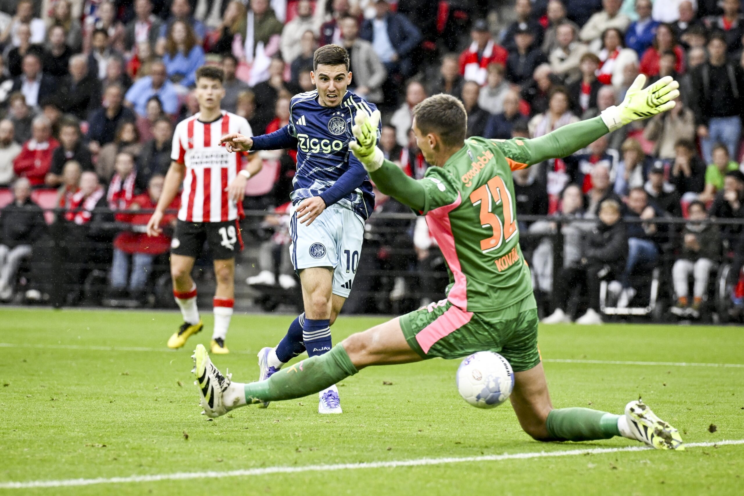 PSV-Ajax ends all square, late AZ penalty denies Feyenoord win