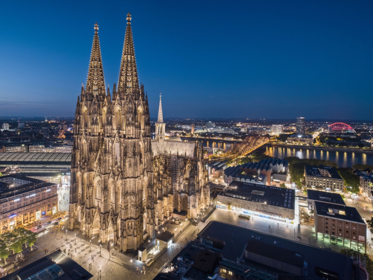 Il Duomo di Colonia riceve l'illuminazione a LED
