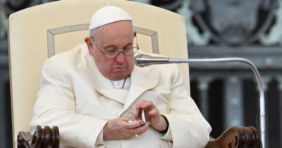 Vatikan, Papa Francis'in gece boyunca 'iyi dinlendiğini' söyledi