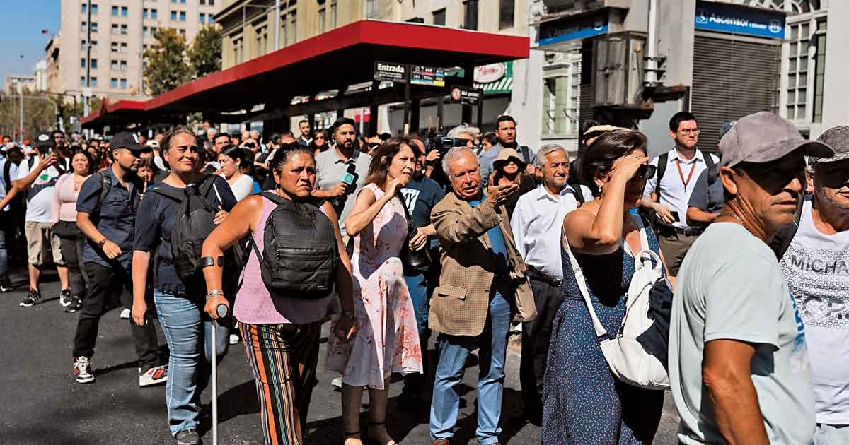 Şili'de büyük çaplı elektrik kesintisi nedeniyle kaos dolu bir gün yaşanıyor; ışık, ulaşım veya hizmet olmadan