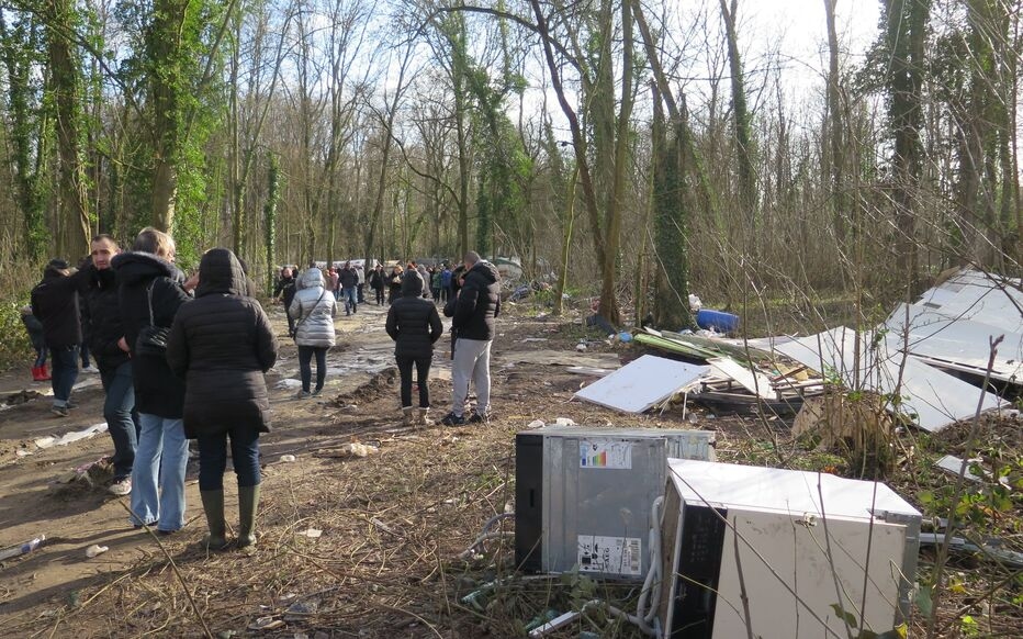 « On a gagné ! Dehors les Roms ! » : 2 à 300 habitants de Villeron (95) pénètrent dans un camp de Roms pour le détruire. Six personnes, dont le maire, devant la justice pour « destruction de biens et violences à caractère raciste » (MàJ : tous relaxés)