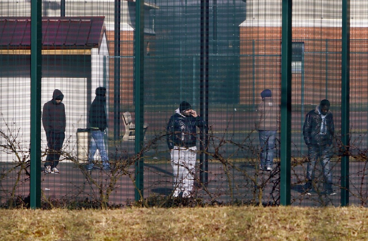 "Fuck your mother, you dirty Arab": Elhadji, a Senegalese illegal migrant who had just been released from the CRA in Mesnil-Amelot (77), insults an SNCF agent; a record full of six convictions in three years on French soil