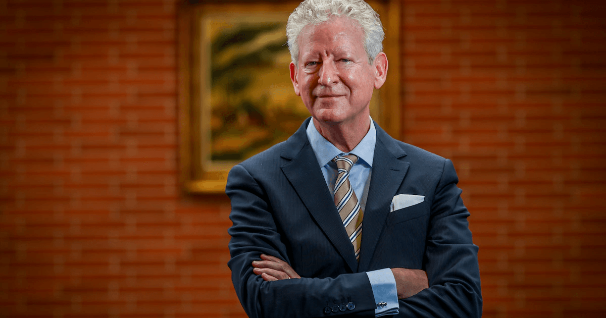 Bélgica: Bajo presión, el alcalde centrista de Aalter, Pieter De Crem, dimite y abandona su partido tras una polémica. De Crem había secuestrado un plan para combatir a los propietarios de barrios marginales y proteger su ciudad del asentamiento de mig...