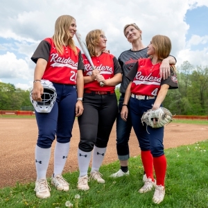 Moederdag extra feestelijk op het honkbalveld voor Hampshire Regional softbal-supermoeder Becky Dubay