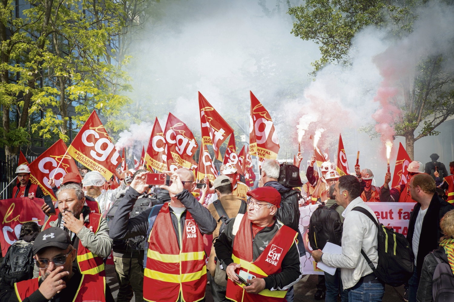 „Wir können Metall auch ohne Mittal herstellen“: Vor dem Hauptsitz des multinationalen Konzerns fordert Arcelor die Verstaatlichung der Hochöfen