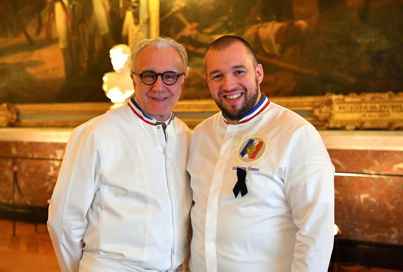 Więcej napiwków dla białych pracowników niż dla innych? W Pałacu Wersalskim restauracja Ducasse została wstrząśnięta oskarżeniami o rasizm i dyskryminację
