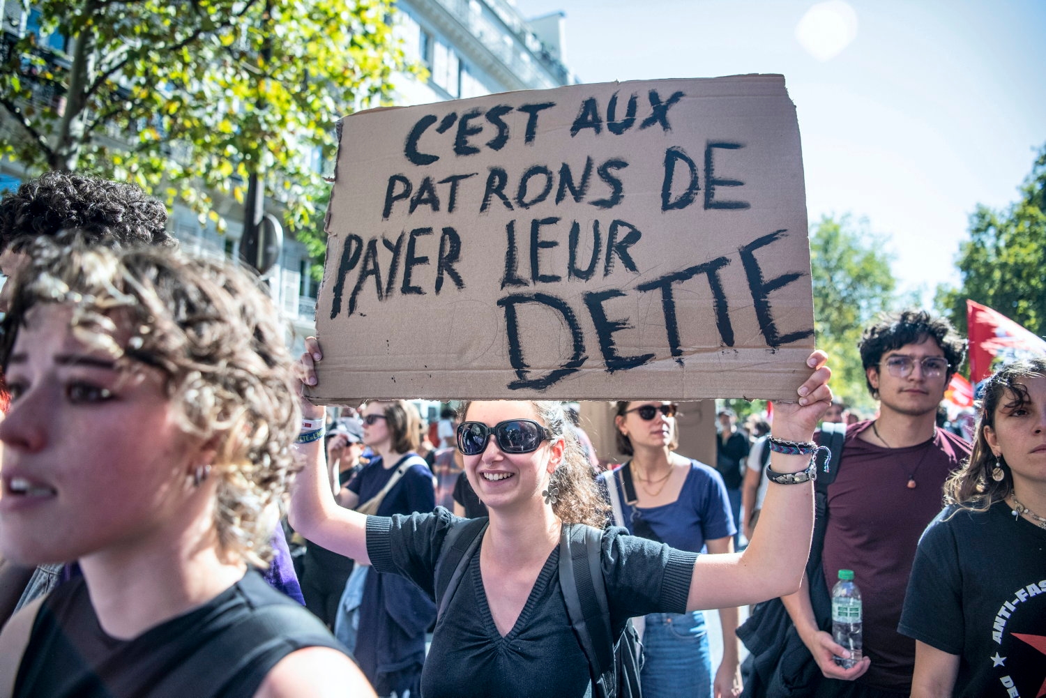 18 de septiembre: Los estudiantes parisinos luchan contra los recortes presupuestarios y las privatizaciones.