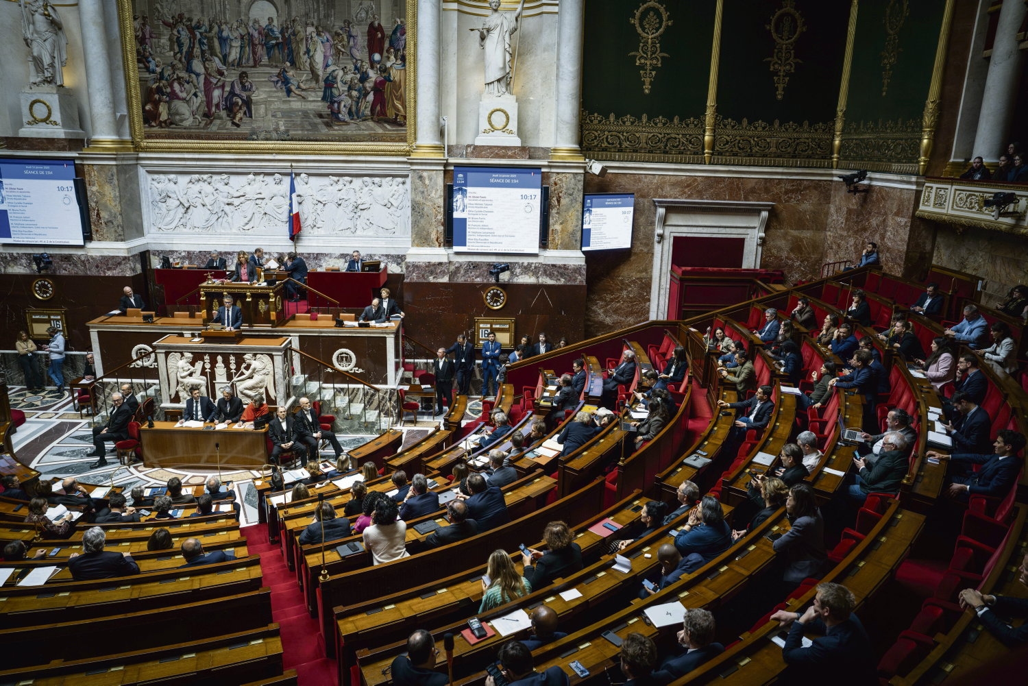Segurança social, licenças médicas... Estes decretos que o governo quer aprovar antes da sua queda anunciada a 8 de Setembro