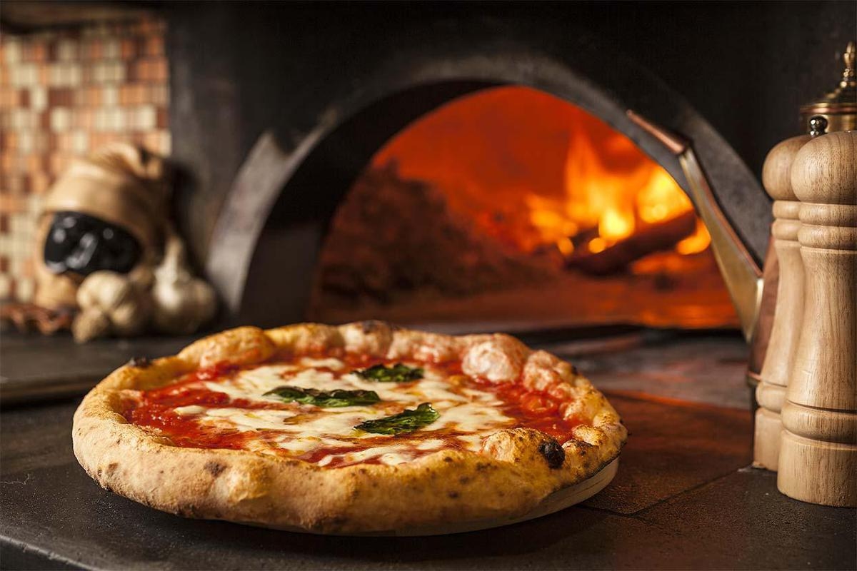 Technology to protect Neapolitan pizza: blockchain to guarantee its authenticity