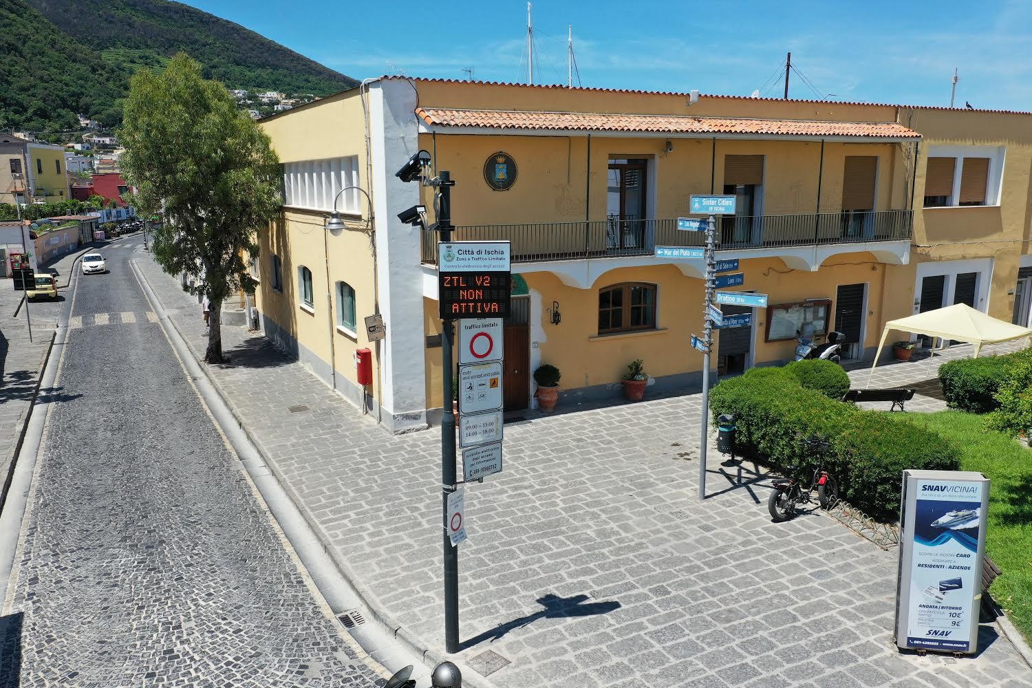 Ischia ve Casamicciola: Belediye başkanlarına meydan okuyan sessiz muhalefet | #4WD
