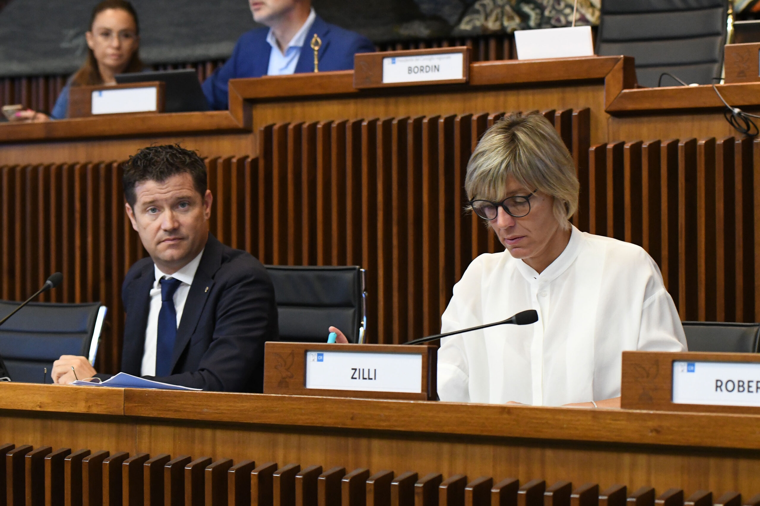 Ajustement. Commission I : manœuvre de 1 milliard et 191 millions