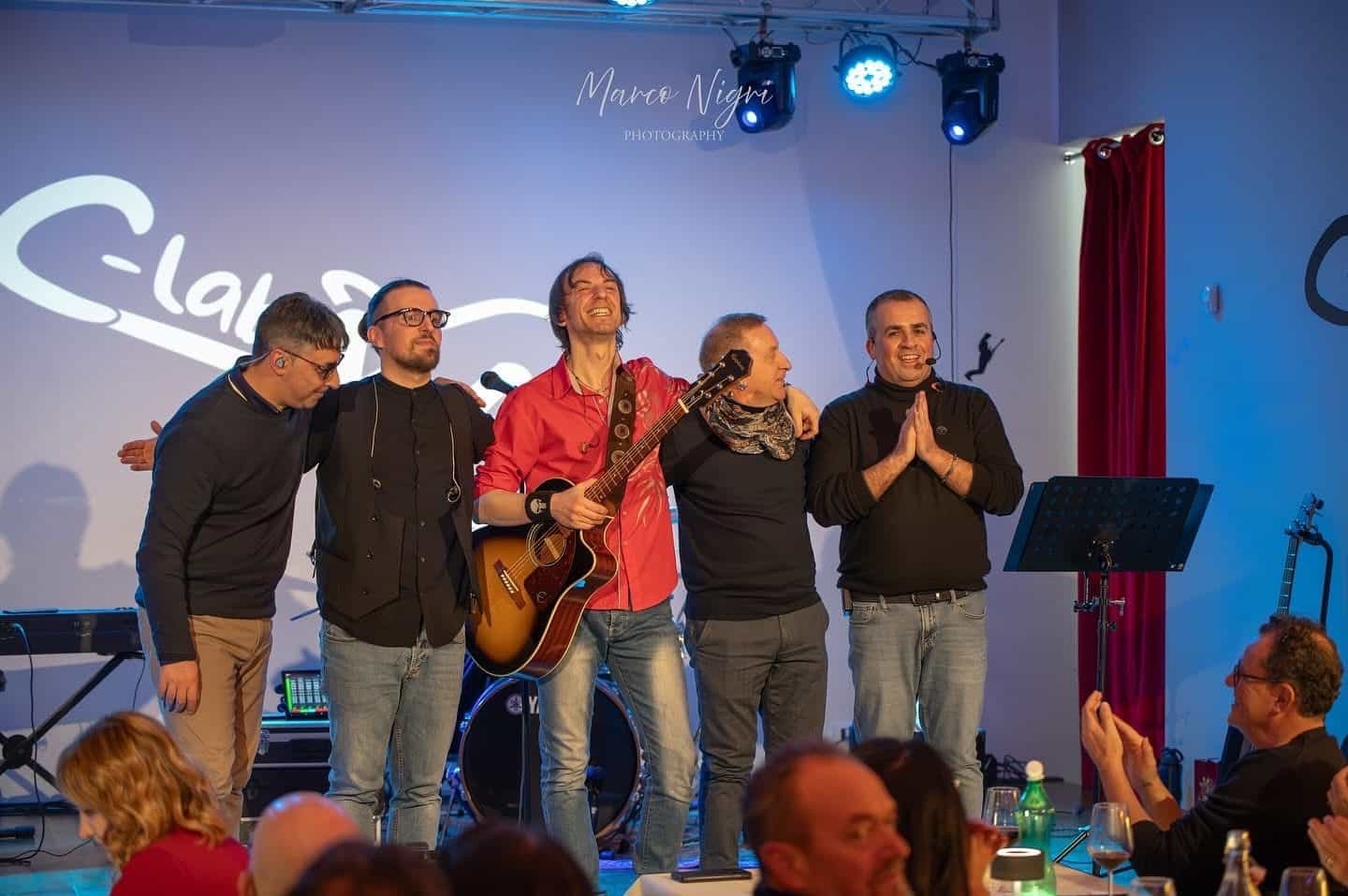 Luca Caporale'nin müzikal öyküsünde Beatles ve İtalyan şarkı yazarlığının öyküsünü anlatan "Parole & Note" ikilisi