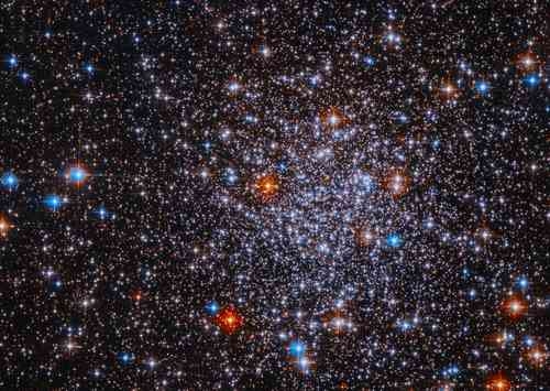 L'ammasso di galassie si estende nello spazio-tempo