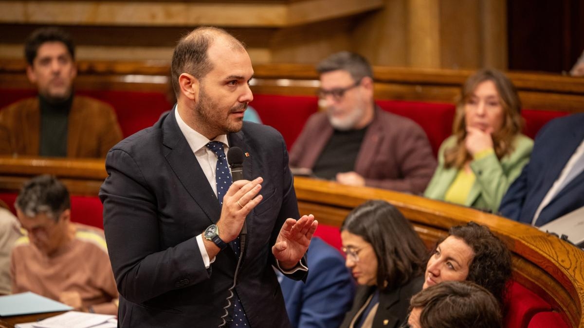 Dalmau wirft Ayuso „mangelnde Unterstützung“ vor und prognostiziert, dass alle autonomen PP-Regionen von der FLA-Befreiung profitieren werden