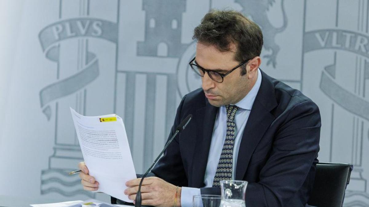 A decisão do governo na oferta pública de aquisição do Sabadell pelo BBVA adia a possível fusão em até cinco anos.