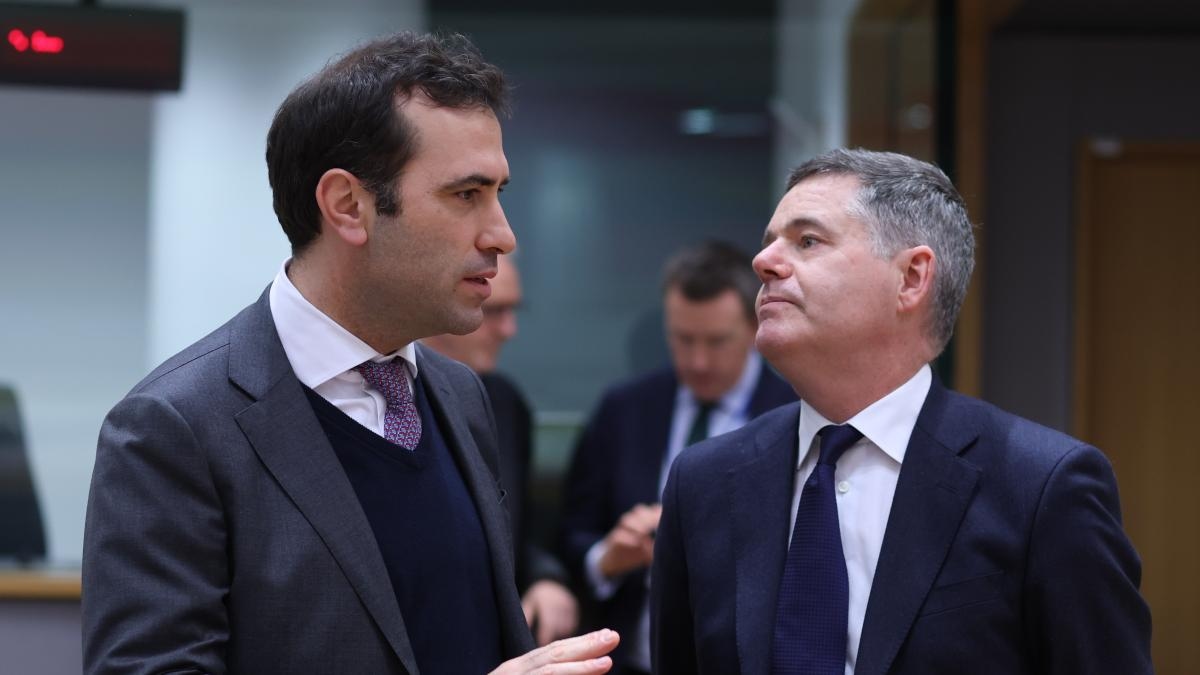 Corpo espera surpreender no Eurogrupo contra o favorito Donohoe