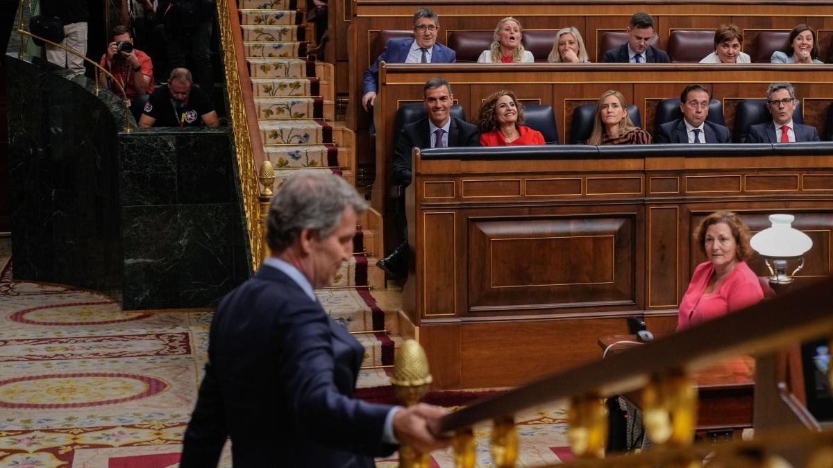 Sánchez overcomes the impasse and retains a majority over Feijóo for now.