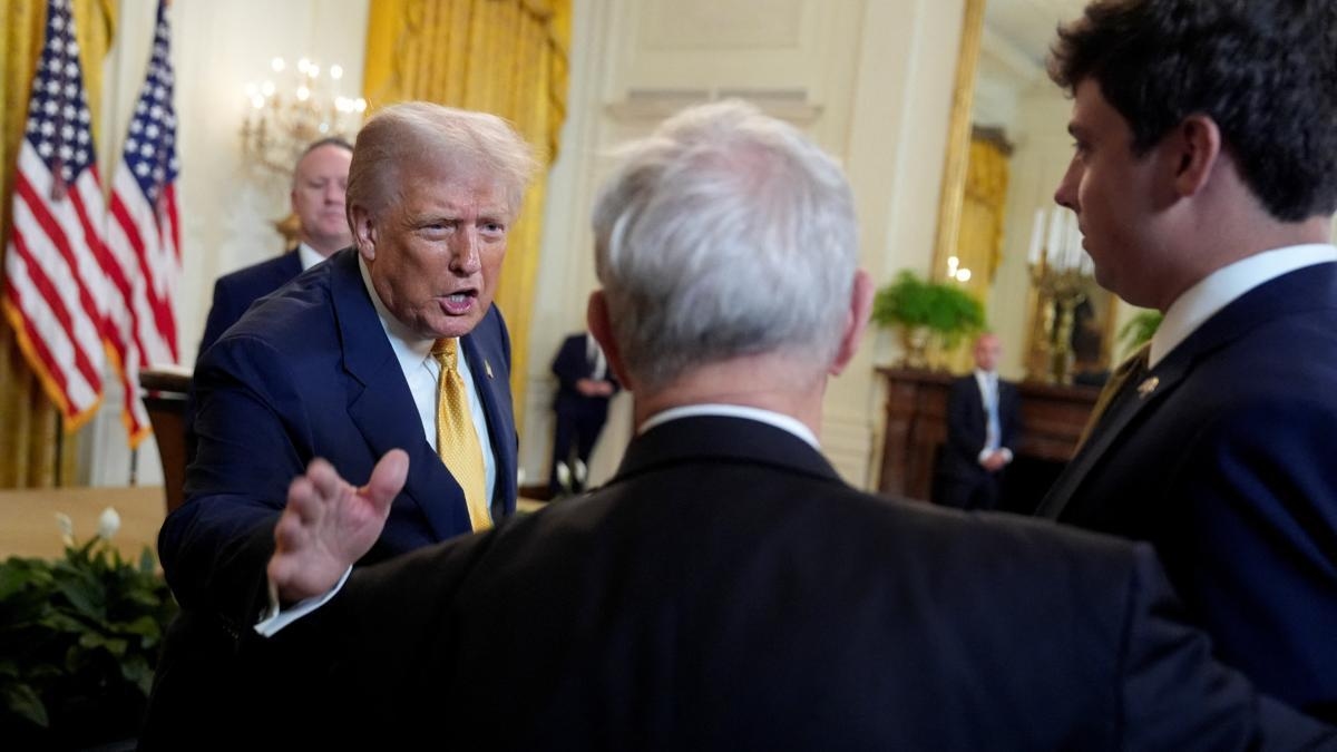Trump ogłasza zawarcie ogromnego paktu z Japonią, obejmującego wzajemne cła w wysokości 15%.