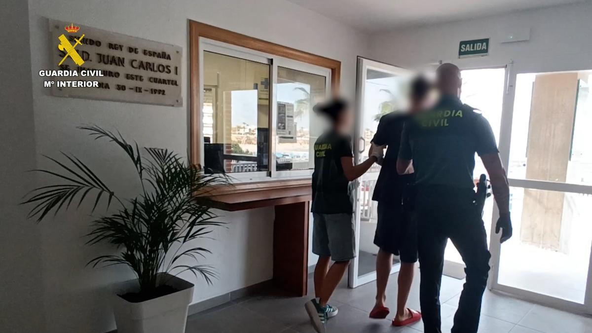 Three arrested for the shooting that seriously injured two young people in Pilar de la Horadada