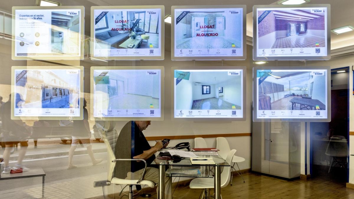 Half of the apartments are bought in cash despite record prices