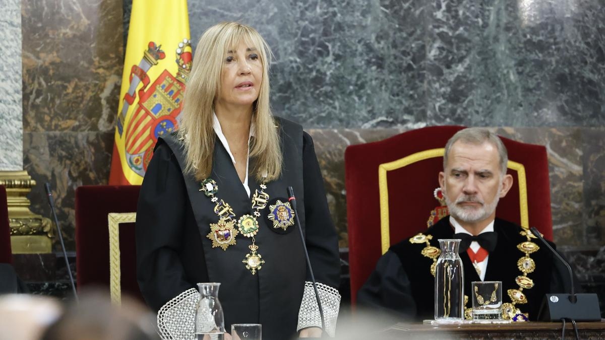 As tensões políticas eclodem no evento que dá início ao processo judicial Isabel Perelló Álvaro García Ortiz