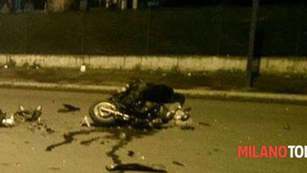 Schianto in moto nella notte, gravissimo un ragazzo di 22 anni