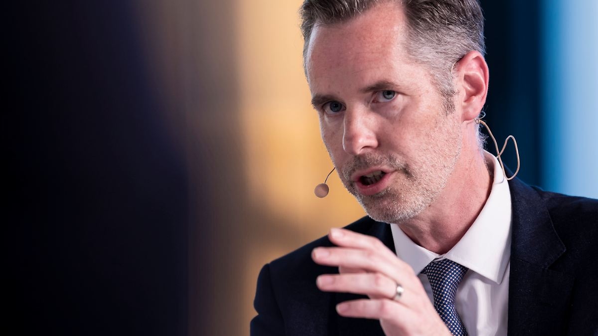 Il leader del PLR Dürr in un'intervista: "Merz si è schierato pienamente con la SPD"