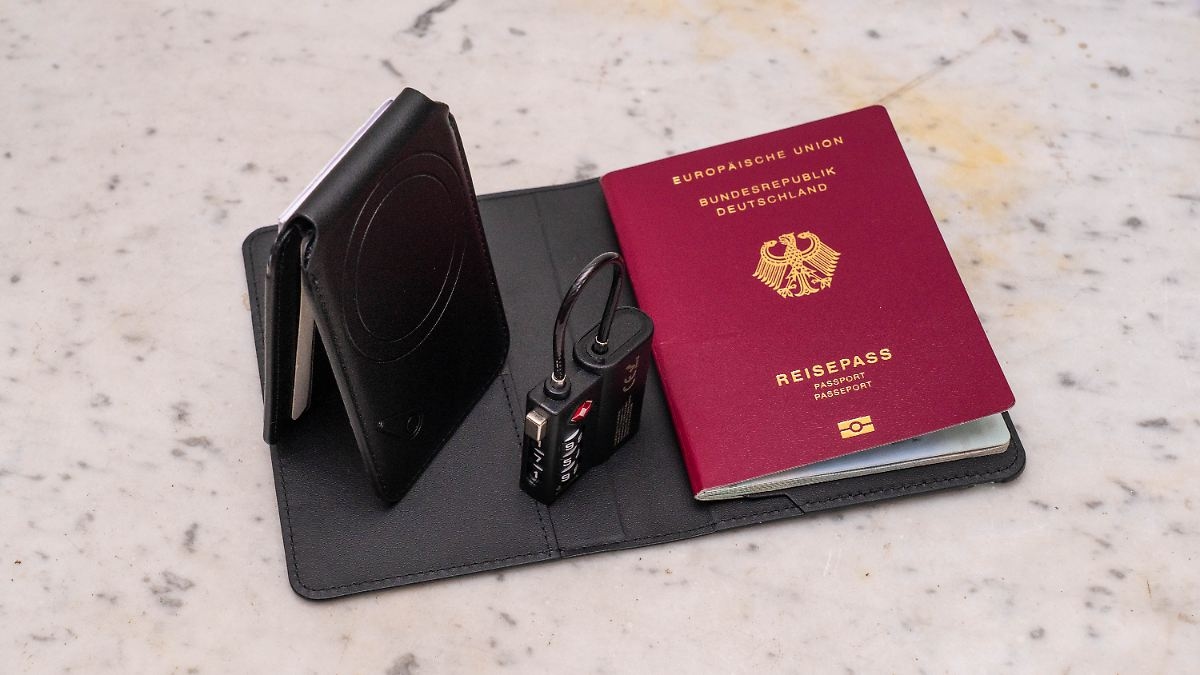 For maps, passports, and suitcases: Three "Where is?" gadgets that could save your vacation