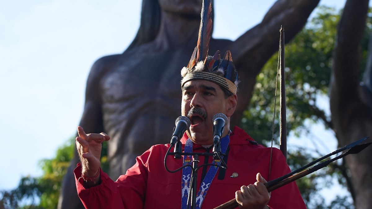President wil 'vrede': Maduro beledigt Nobelprijswinnaar als 'demonische heks'