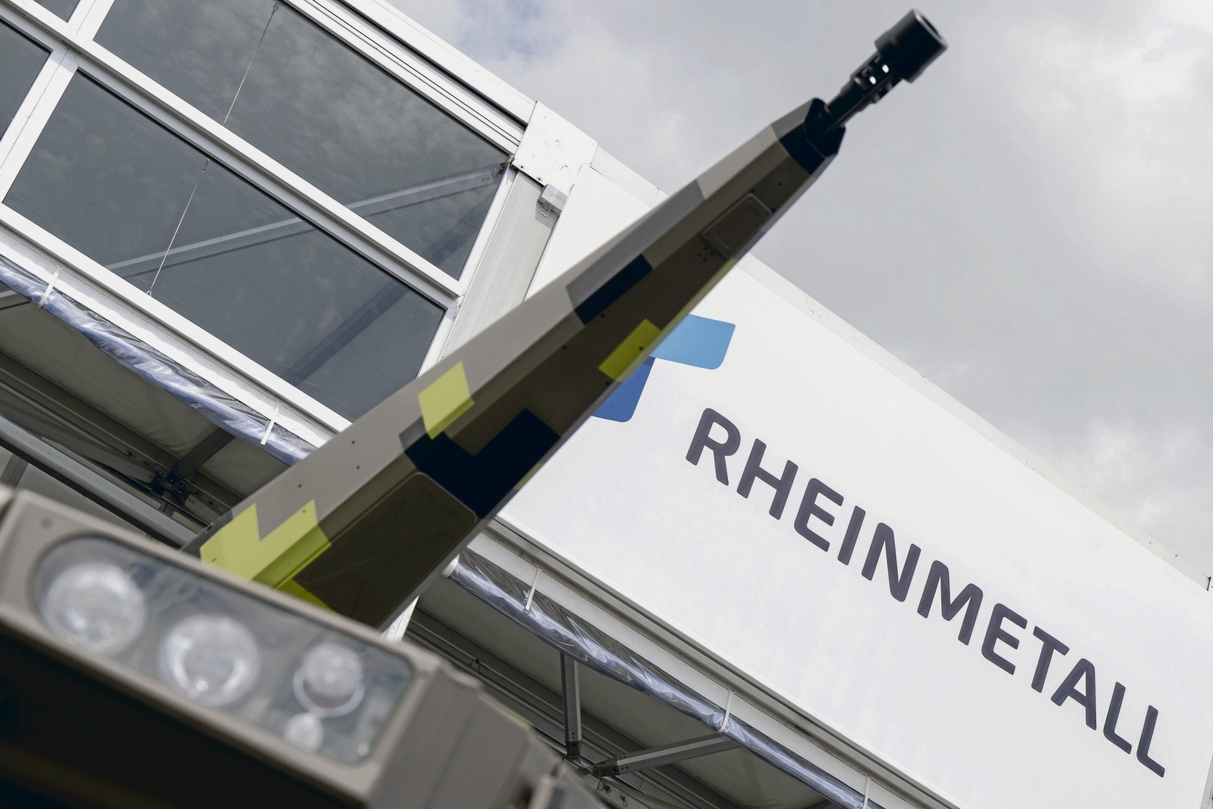 Industria de armamentos | Hensoldt, Rheinmetall & Co: Haciendo negocios con regímenes autoritarios