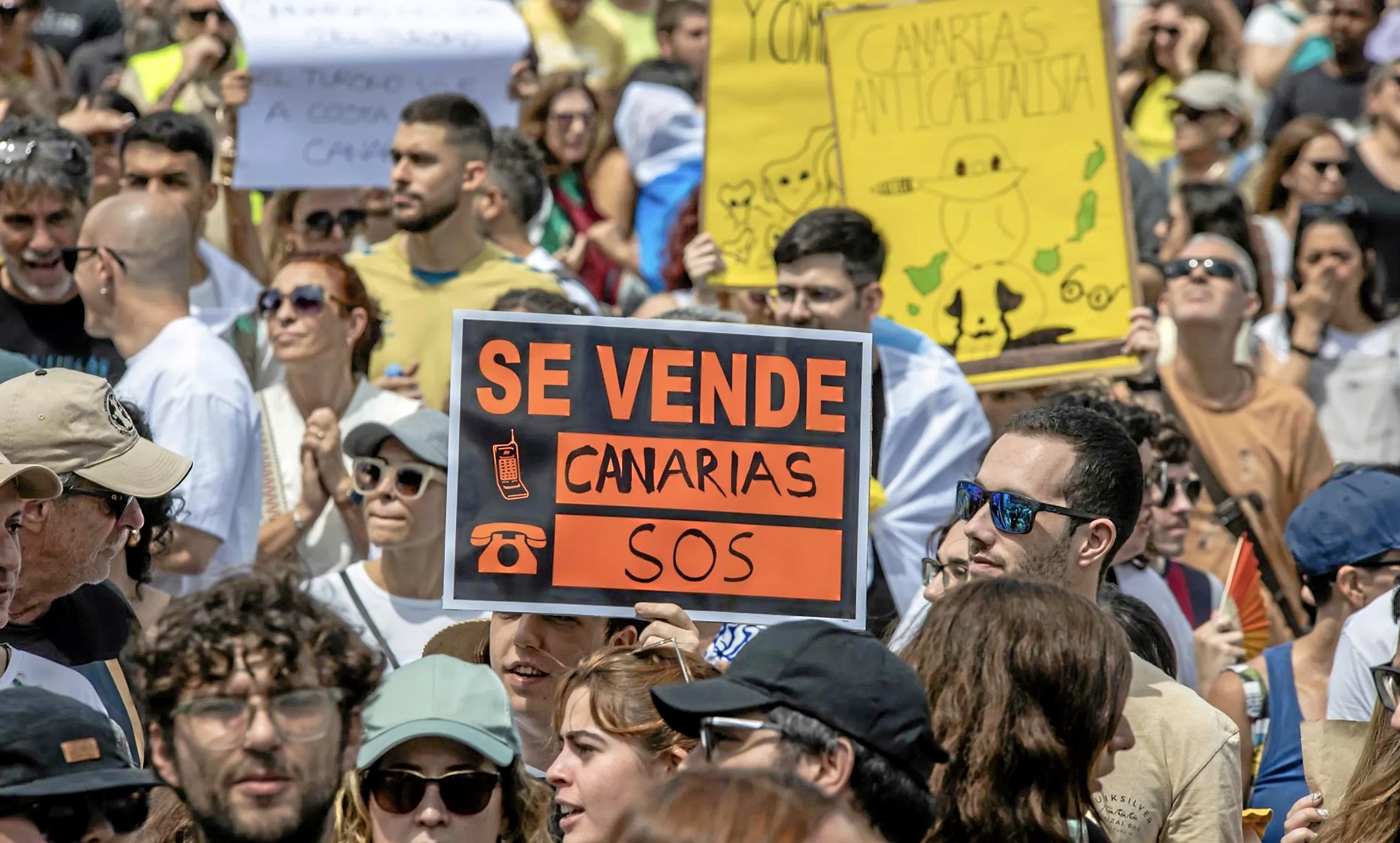 Tourism criticism | Canary Islands: Beach promenade becomes a demonstration