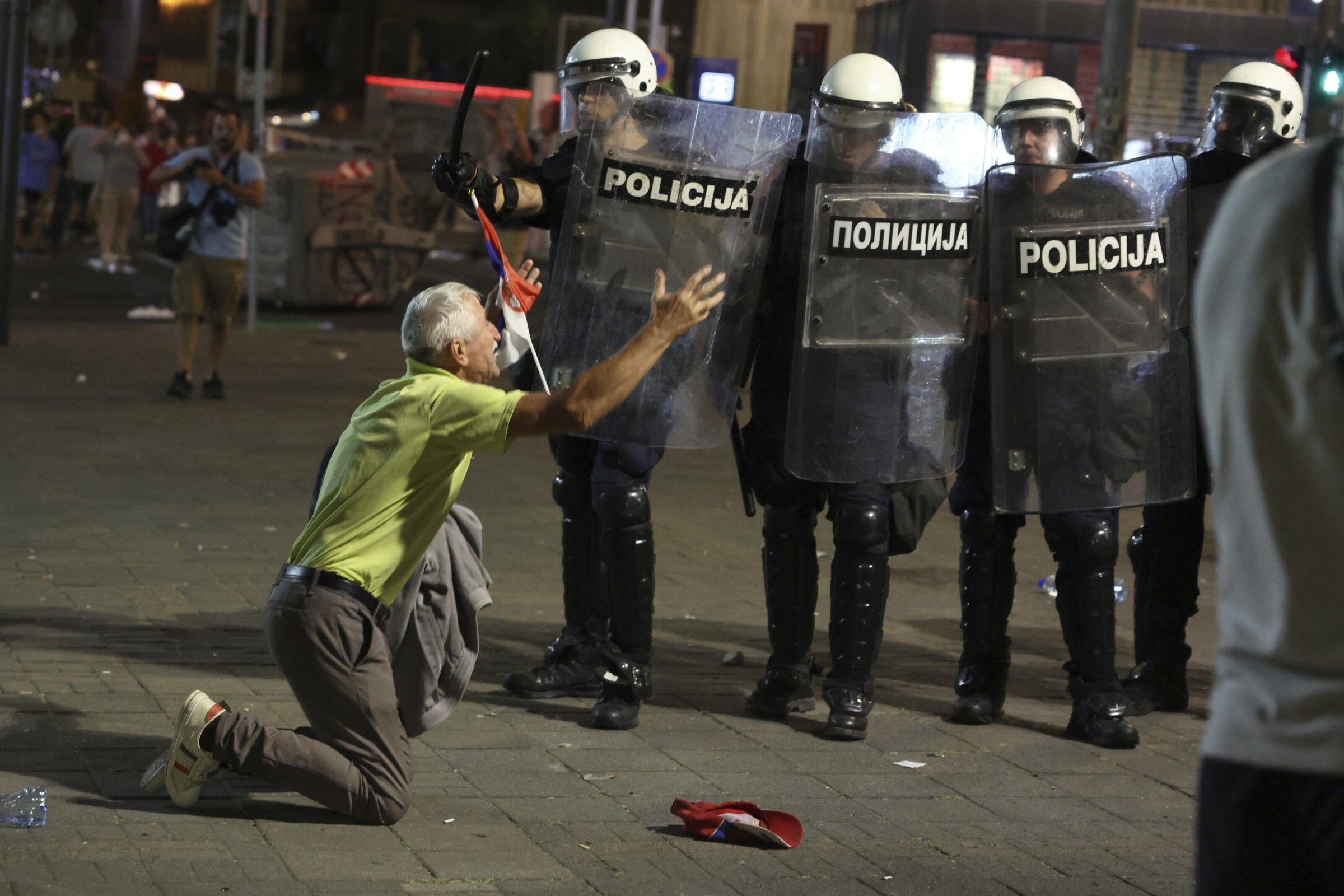Crackdown on demonstrators | Serbia: Arrests and injuries at protests in Belgrade