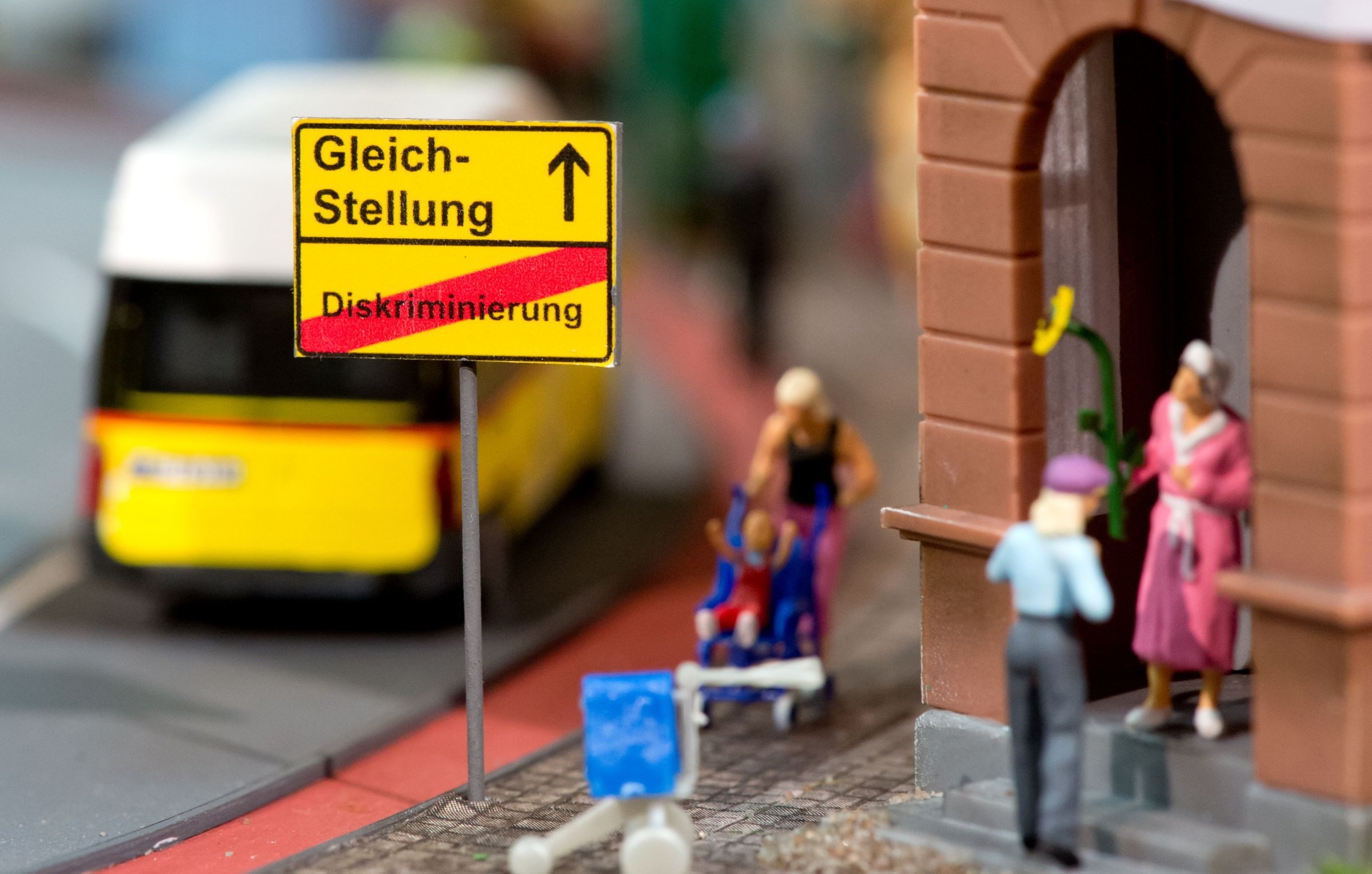 Discrimination | Survey: One in five experiences discrimination at the office